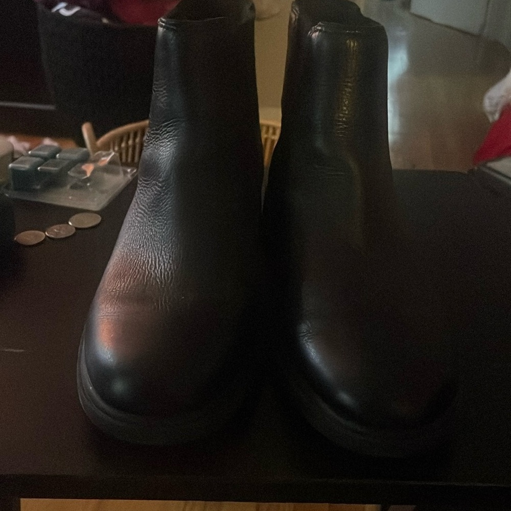 Uggs Chelsea boots leather